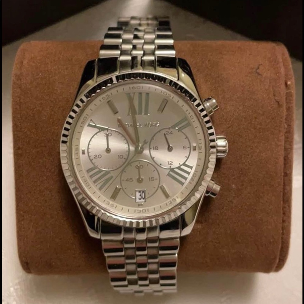 MICHAEL KORS MK5535 model, “Bradshaw” silver unisex oversized chronograph watch